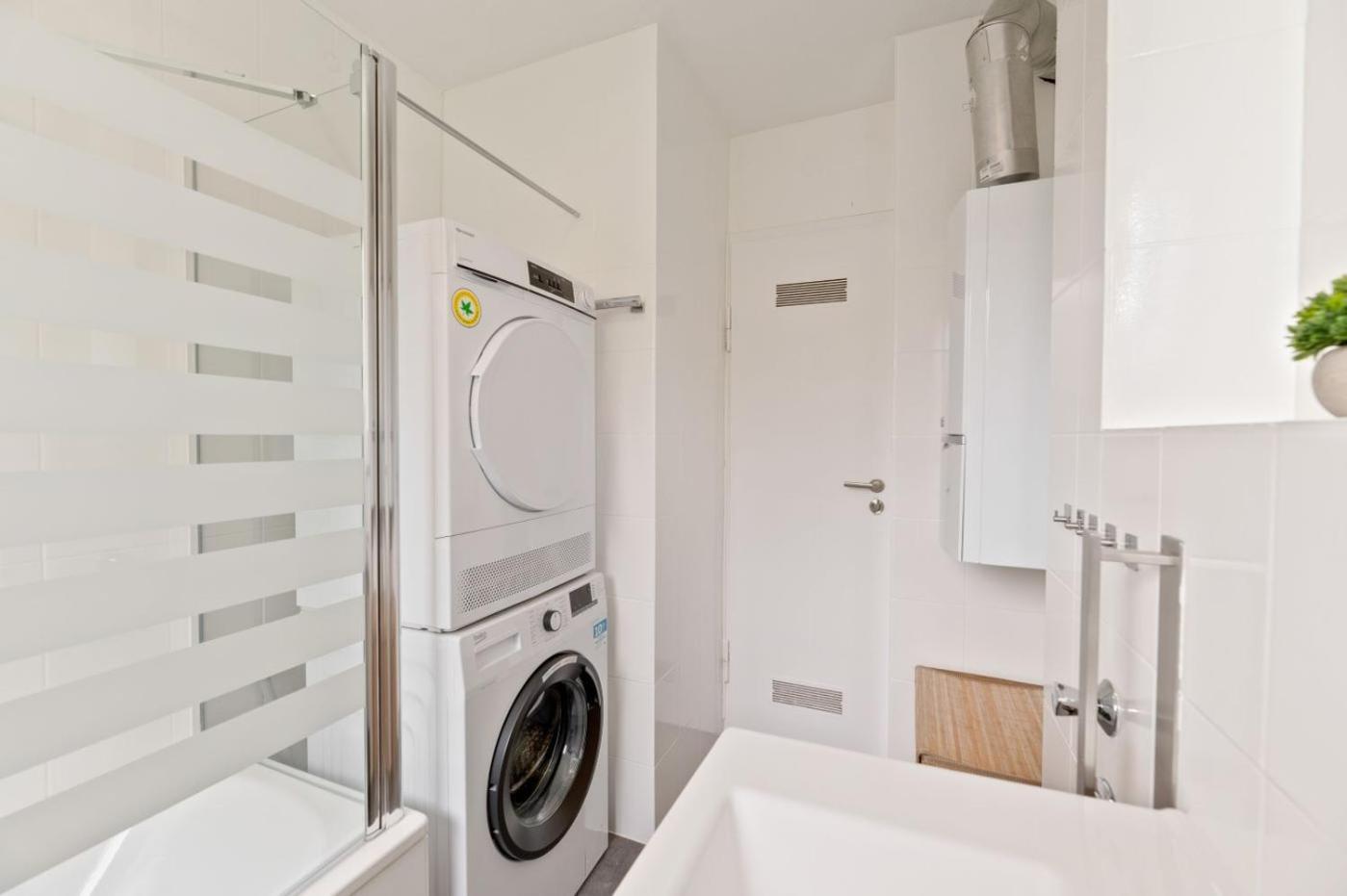 Westside Flat - 5Min To Downtown Apartment ลุดวิกสบูร์ก ภายนอก รูปภาพ